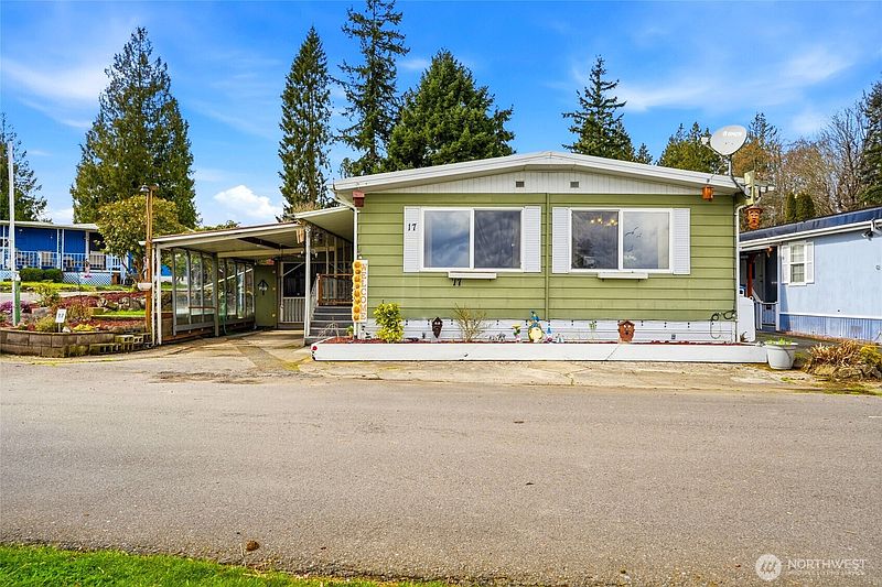 3rd image of 4425 Meridian Avenue N #17