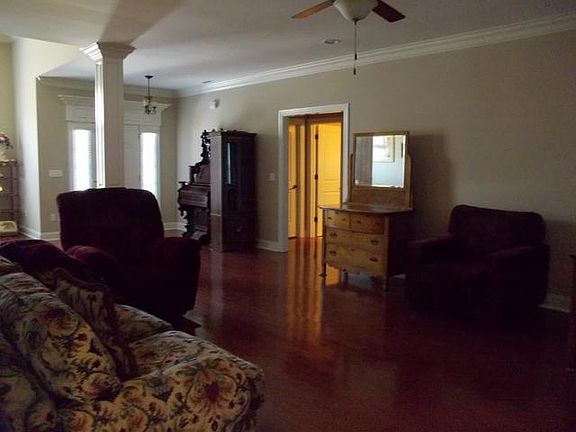 3rd image of 147 Magnolia Glen Cir