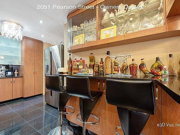 4th image of 2051 Pearson St #1