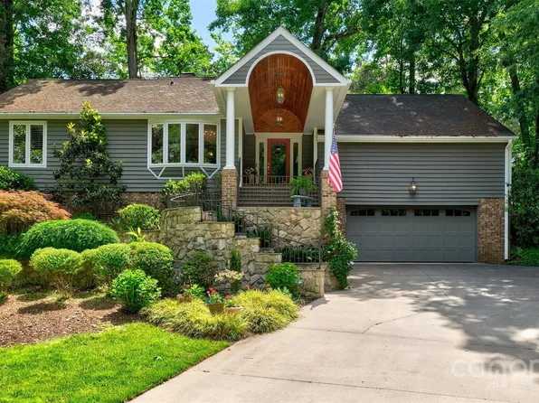 92 Heritage Dr, Clover, SC 29710