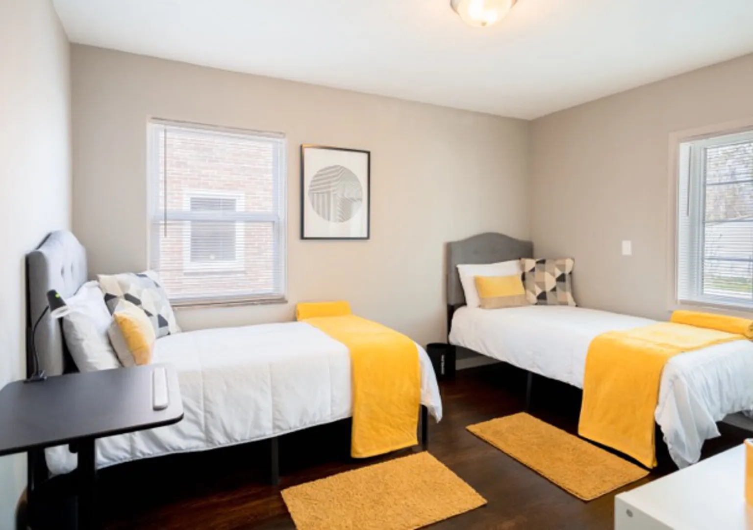 Furnished 4br Home | Monthly Stays | Workspaces + Fast Wi-Fi | Parking — Photo 4