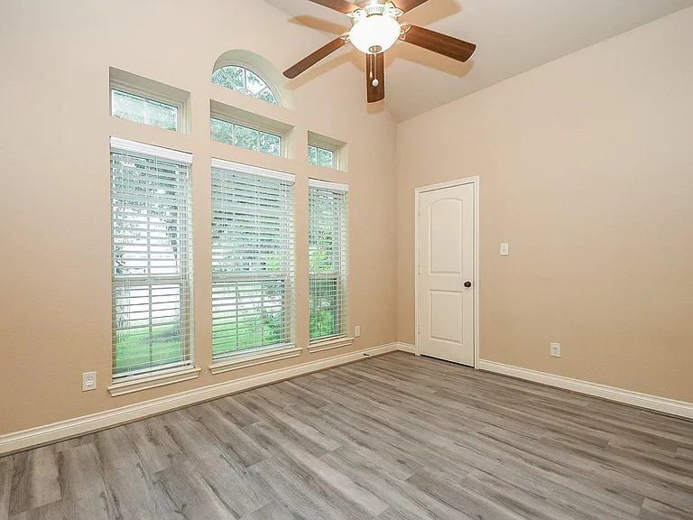 2911 Village Brook Ln — Photo 24