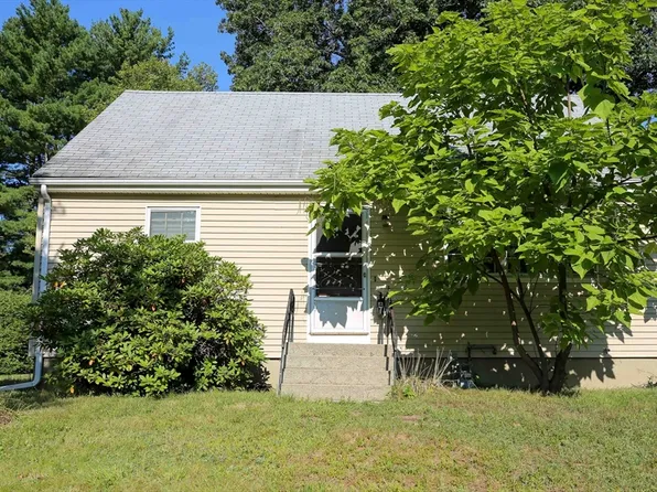4 Stratton Dr, Hudson, MA 01749