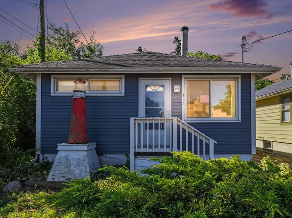 317 E Buffalo St, New Buffalo, MI 49117