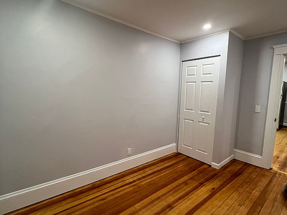 4th image of 110 5th St Unit 3