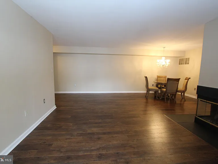 110 Biscayne Ct #8 — Photo 6