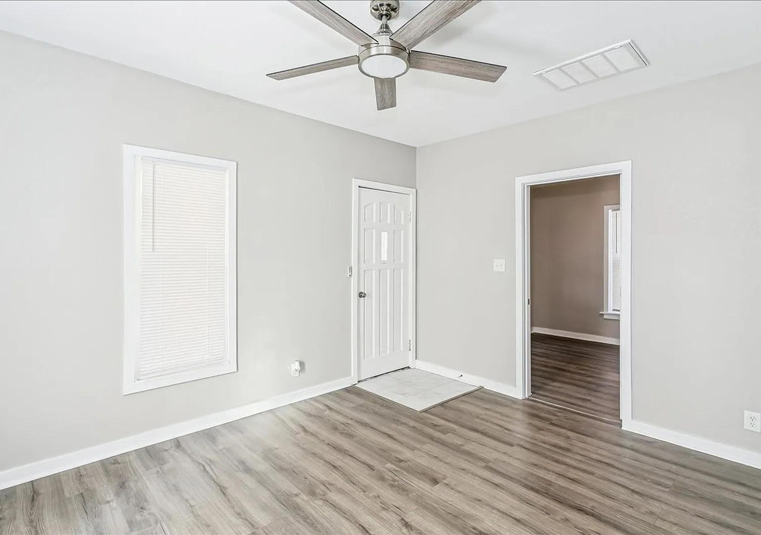 Charming Updated 2 Bedroom Home in Rose Hill. Rent To Own Available! — Photo 4