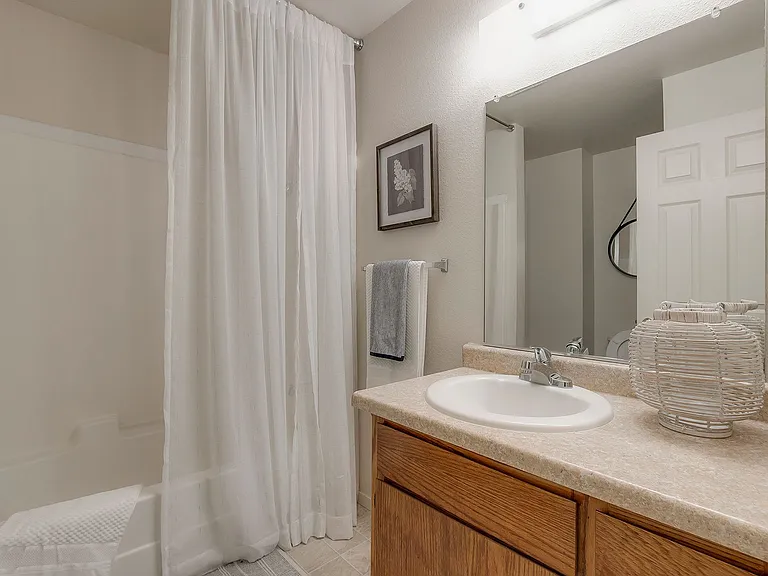 Oak Meadow Apartments — Photo 16