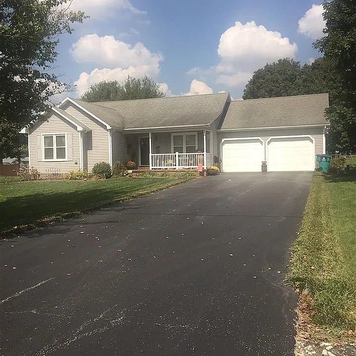1st image of 82 Veterans Ave