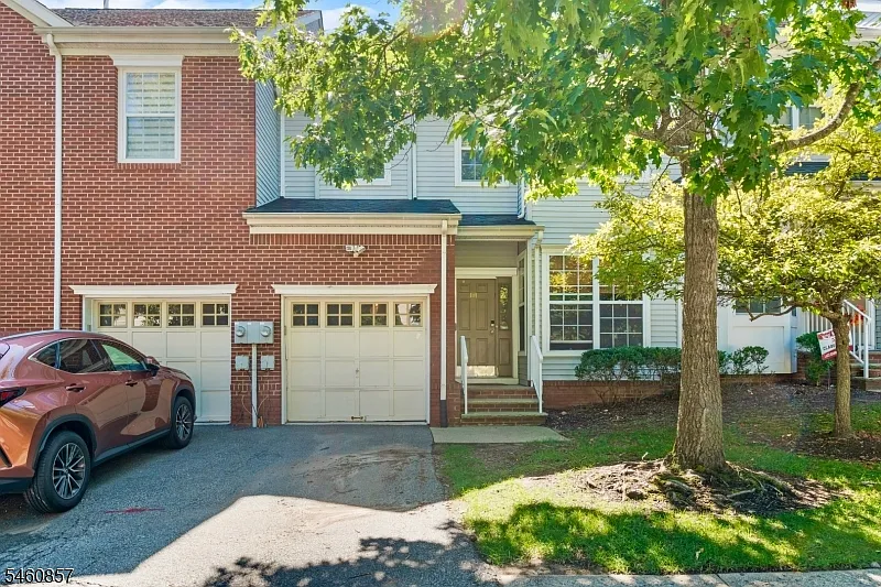 3 bed, 2.5 bath, 1719 sqft, $3,750 — Photo 2