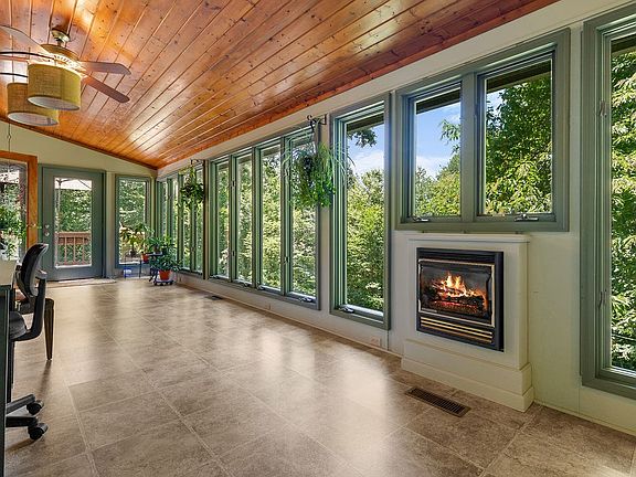 3rd image of 180 Pinecrest Dr