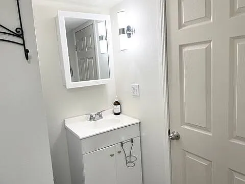 Studio, 400 sqft, $2,000 — Photo 4