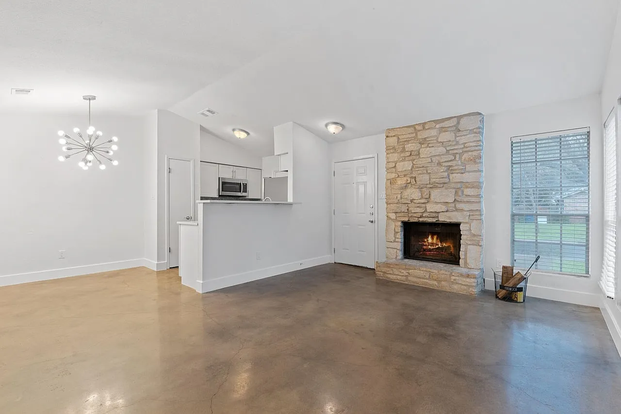 2 bed, 850 sqft, $1,750 — Photo 2