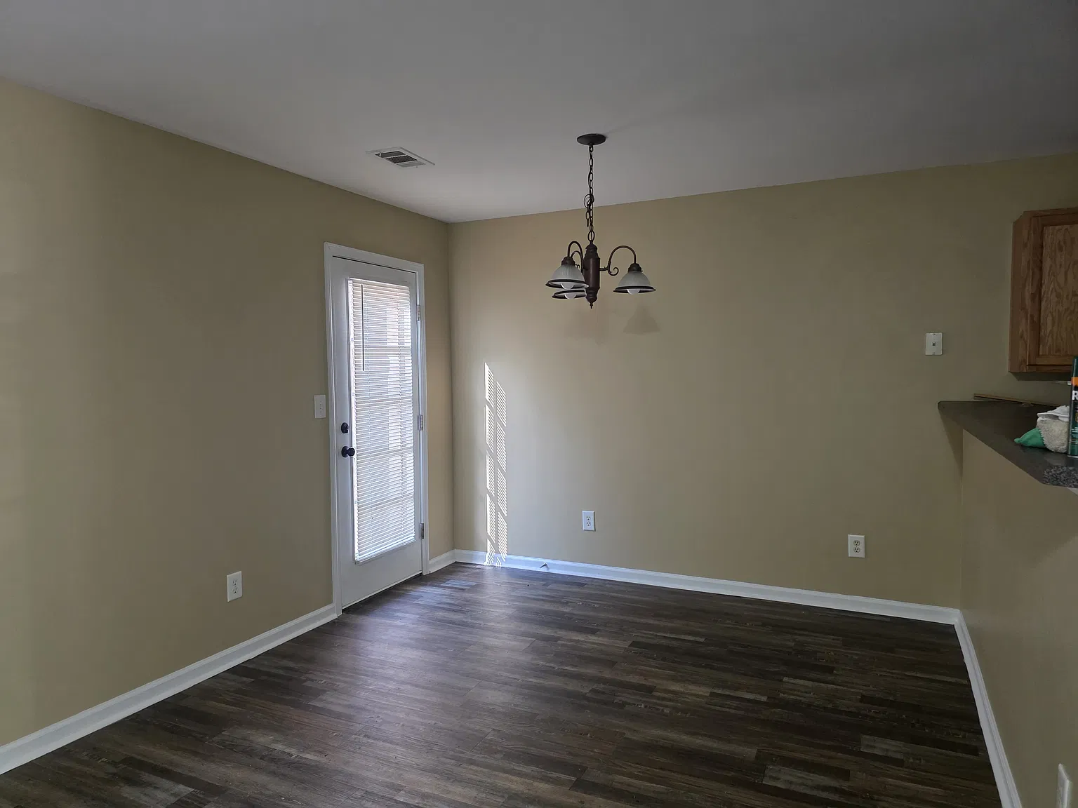 3 bed, 2.5 bath, 1512 sqft, $1,650 — Photo 4