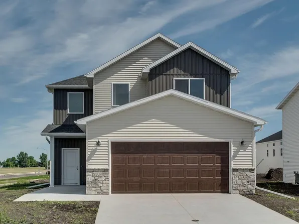 2304 37th Ave S, Moorhead, MN 56560