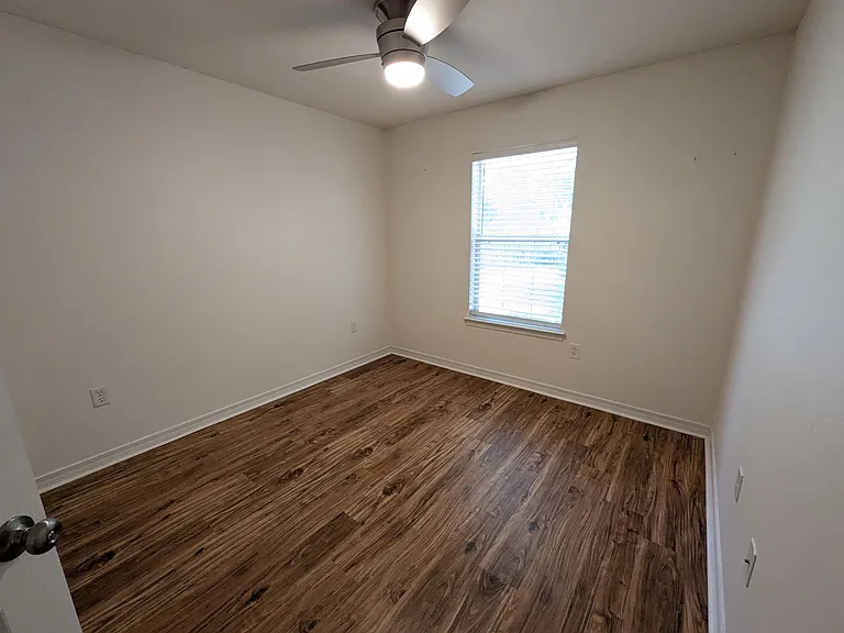 1020 Freeport Ct — Photo 13
