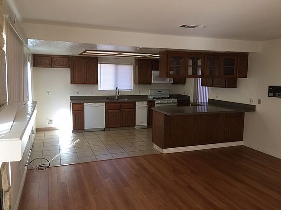 3rd image of 1821 Belmont Ln #E