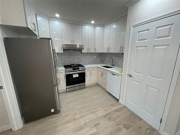 2nd image of 168 Bay 44 St