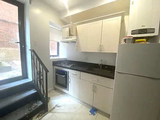 Rented by Batra Group Inc | media 7