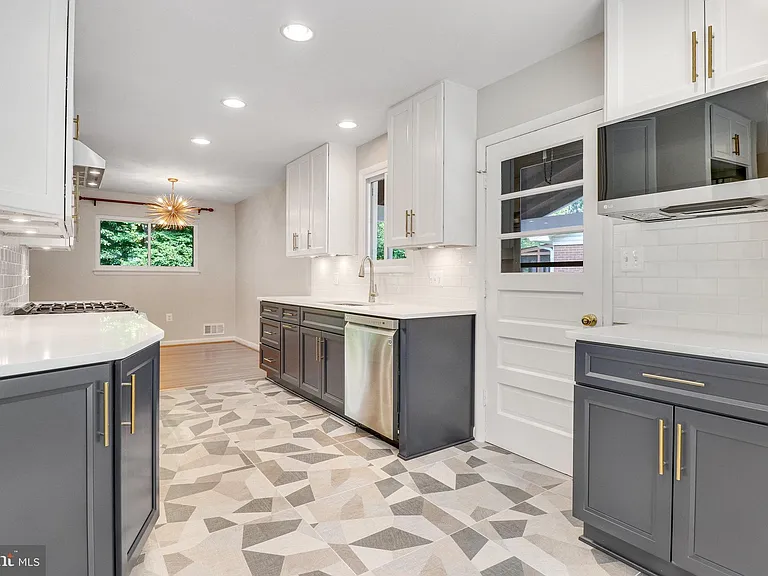 5019 Fleming Dr — Photo 12