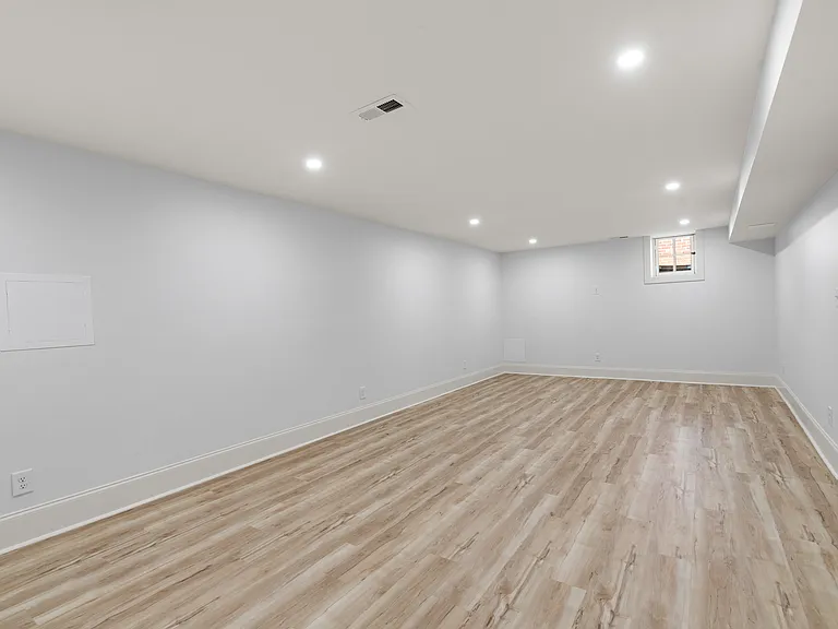 421 Heathcliff St — Photo 29