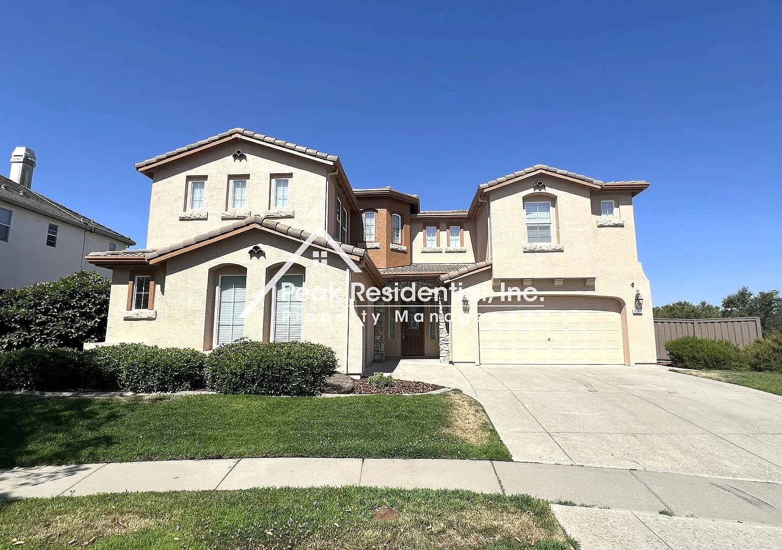 Spacious 5bd/4ba Roseville Home With 3 Car Garage In Gated Community-Must See — Photo 1