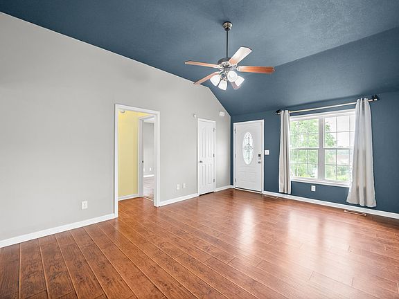 5th image of 709 Arrowfield Dr