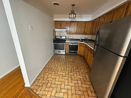 1st image of 243 E 116th St #2R
