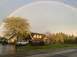 136 E Beechwood Dr, Mequon, WI 53092