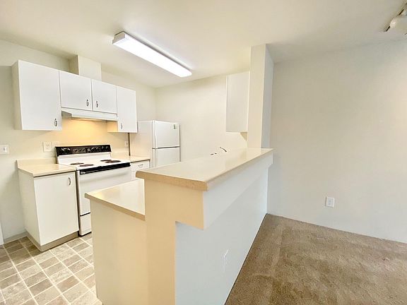 3rd image of 202 118th Ave SE APT B16