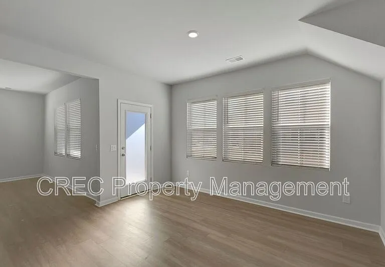 1465 Central Ave — Photo 8