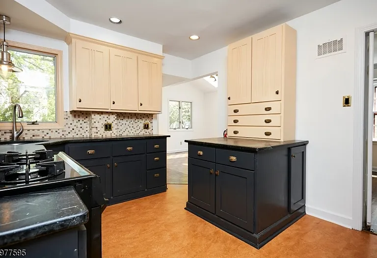 742 Ridgewood Rd — Photo 4