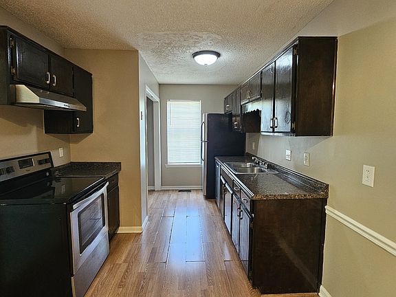 5th image of 429 Westgate Blvd