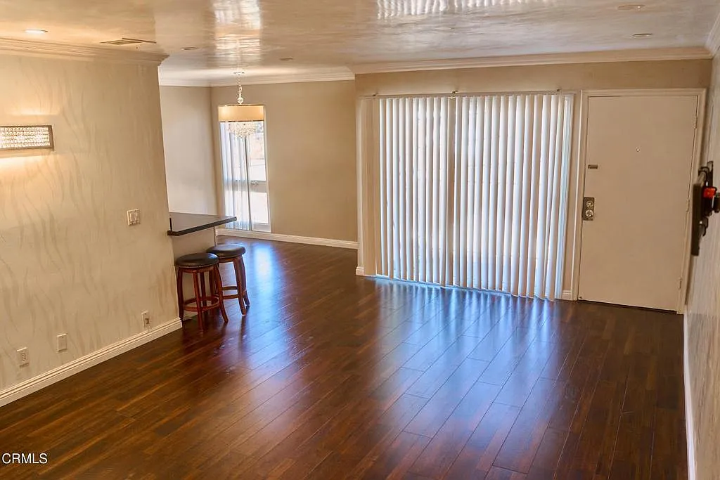 3 bed, 2.5 bath, 1143 sqft, $3,600 — Photo 2
