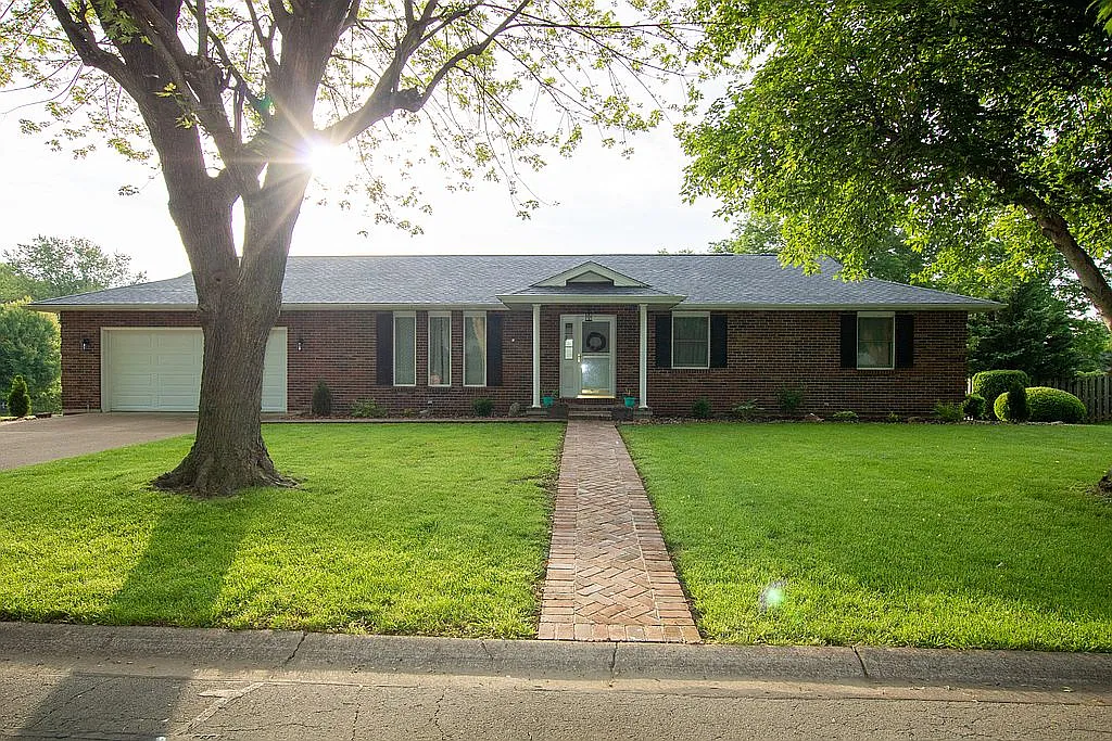 458 Redwood Dr photo 1