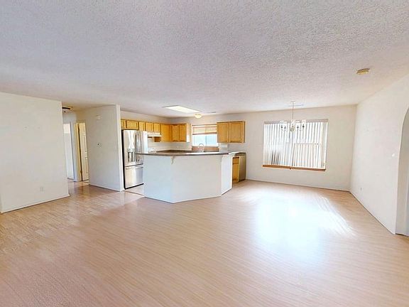4th image of 500 Rafael St