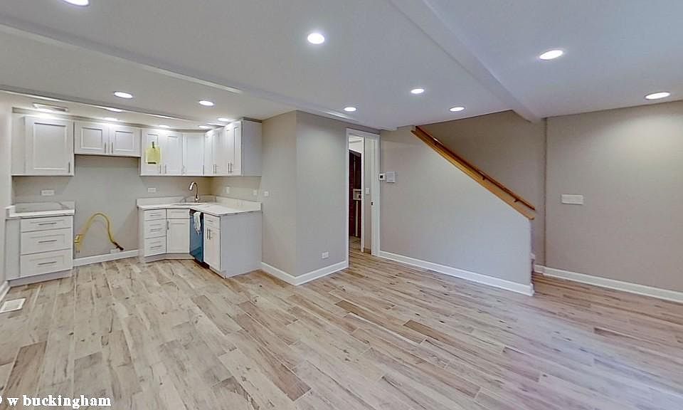 1st image of 719 W Buckingham Pl #1713