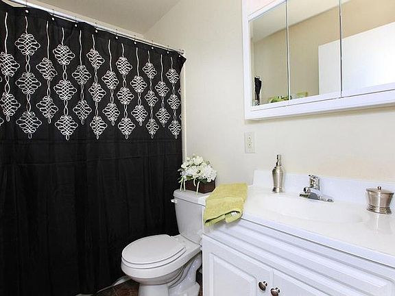 5th image of 2815 Wyoming Dr #15