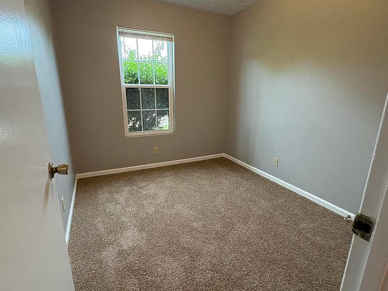 121 N Brand St #13 — Photo 9