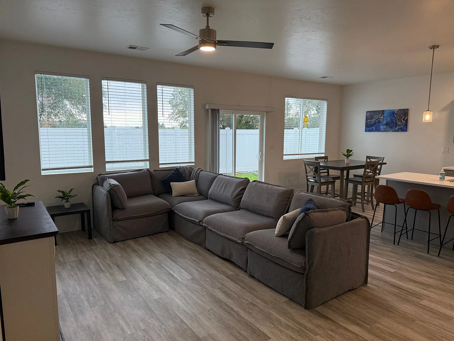 3 bed, 2.0 bath, 1782 sqft, $3,750 — Photo 4