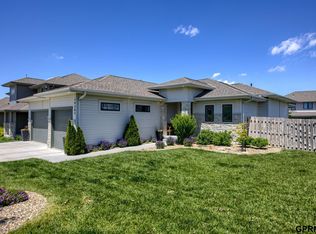 19202 Taylor Cir, Elkhorn, NE 68022