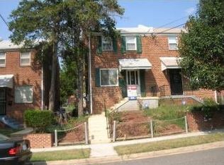 806 Hilltop Ter SE, Washington, DC