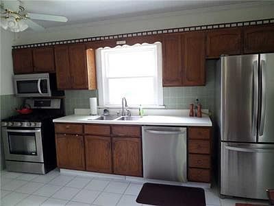 5th image of 325 Greenhurst Dr