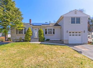 55 Lloyd St, Edison, NJ 08817