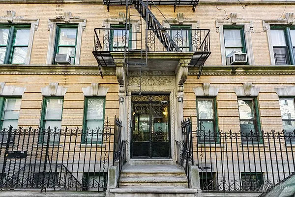 Rented by Anchor Associates | media 20