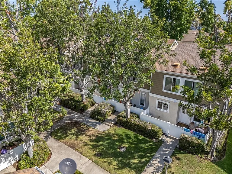 111 Abbeywood Ln — Photo 38