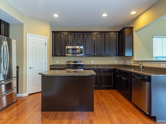 2nd image of 4839 Lakeview Ct