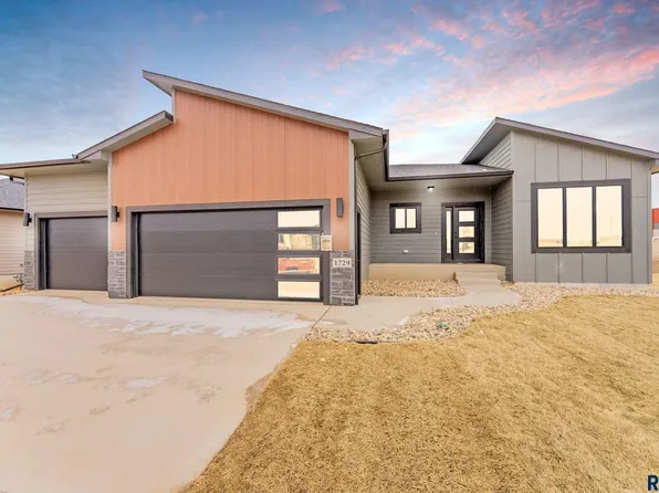 1729 N Hyssop Dr, Sioux Falls, SD 57110