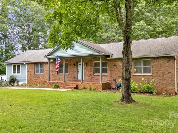 42 Captains Dr, Candler, NC 28715