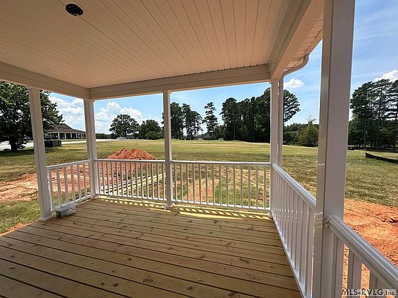 5th image of 18 Longwood Dr
